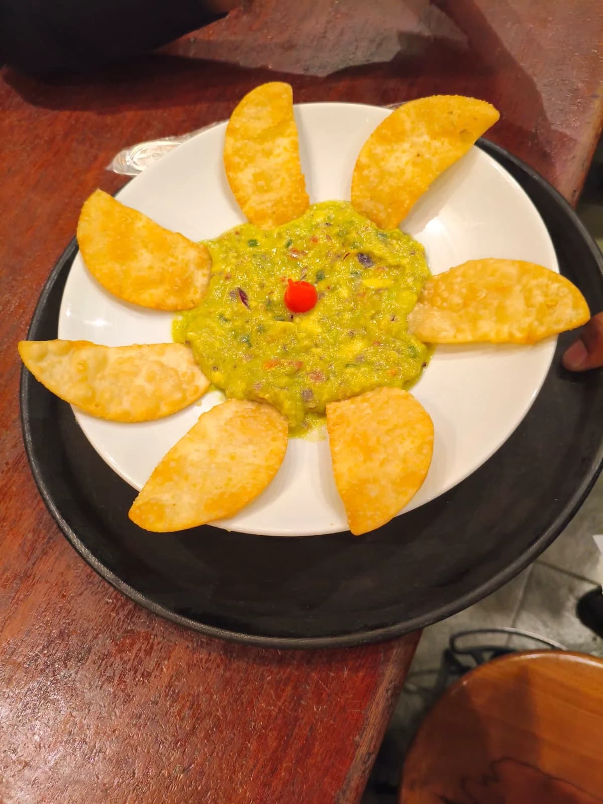 Pastéis com Guacamole